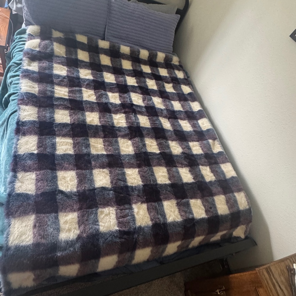 Koolaburra Checkered Fleece Blanket - Purple, White, and Blue